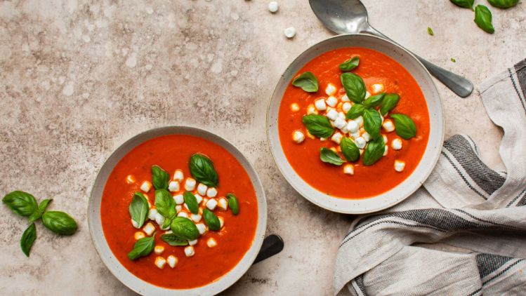 Tomatensoep met geitenkaas parels